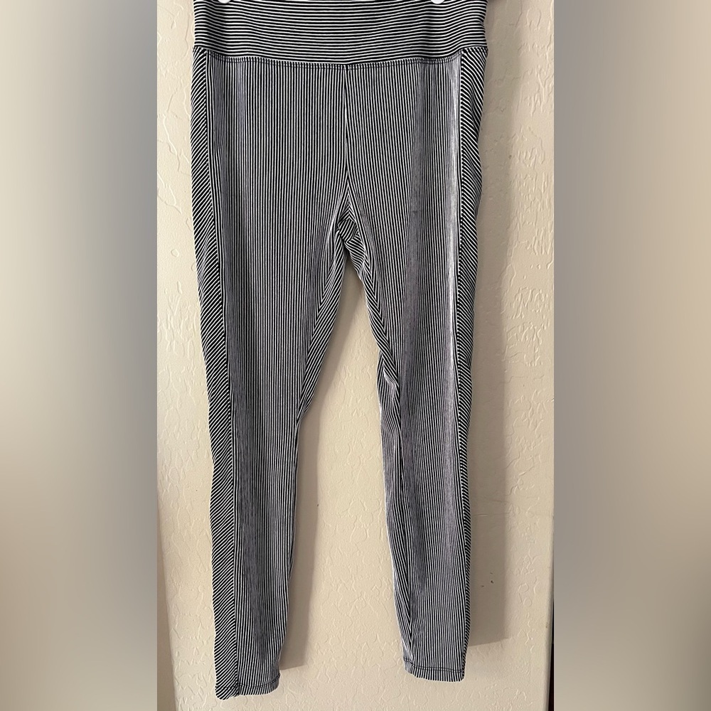 GIGI C Ava Black and White Striped Leggings- Size Large